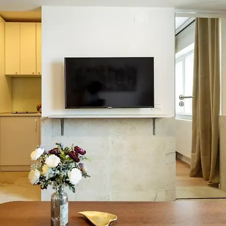 Sunny Modern - Cismigiu Park & Old Town Apartment