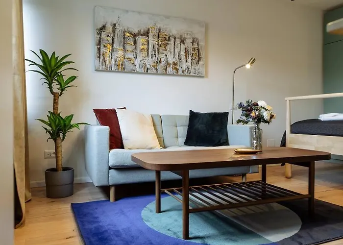 Sunny Modern - Cismigiu Park & Old Town Apartament