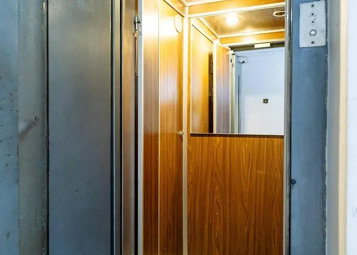 Sunny Modern - Cismigiu Park & Old Town Apartament